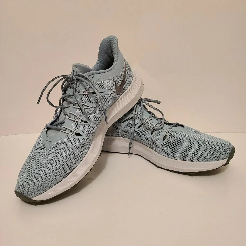 NEW Nike Quest 2 Trail Running Sneakers US Women's Size 11.5 Excellent Condition